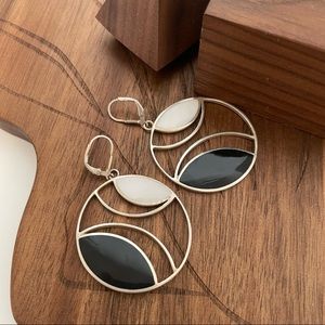 Sterling silver round geometric shape black and white earrings